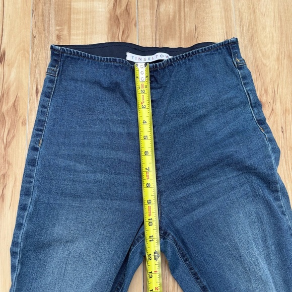Tinseltown Dark Blue Pull On Distressed Flare Jeans Size 7 - Picture 5 of 8